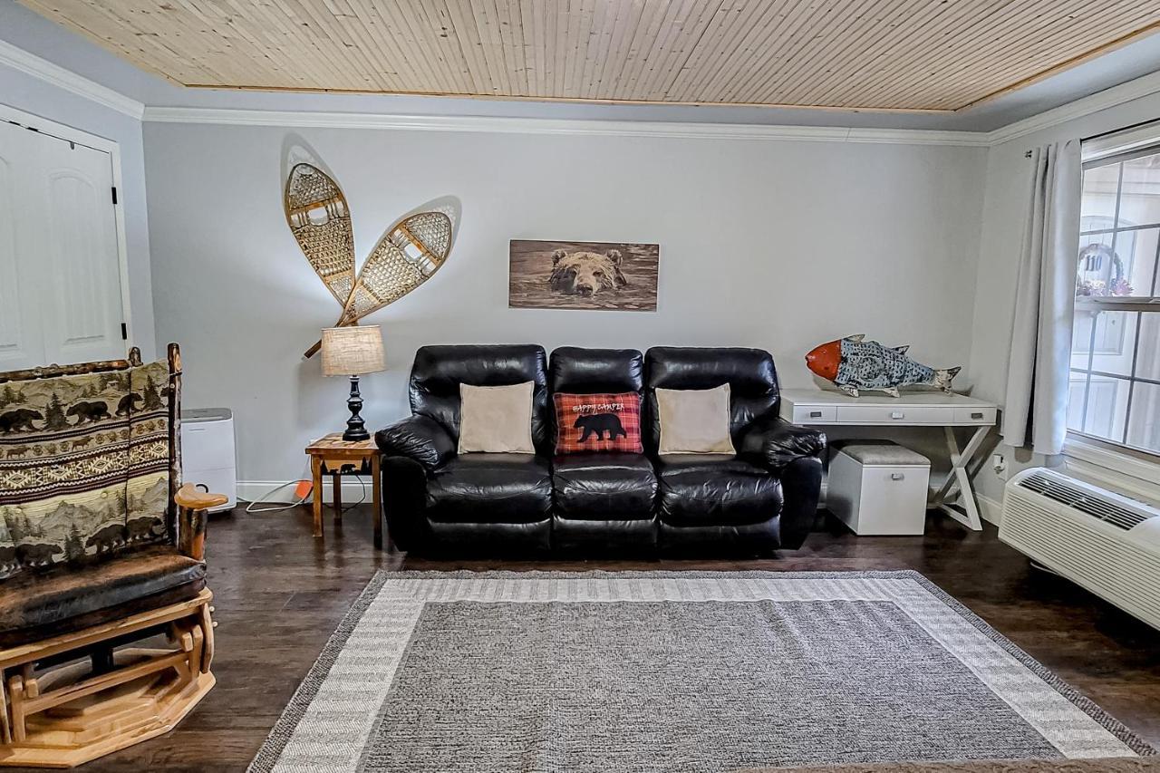 Little River Loft & Riverfront Gem Таунсенд Стая снимка