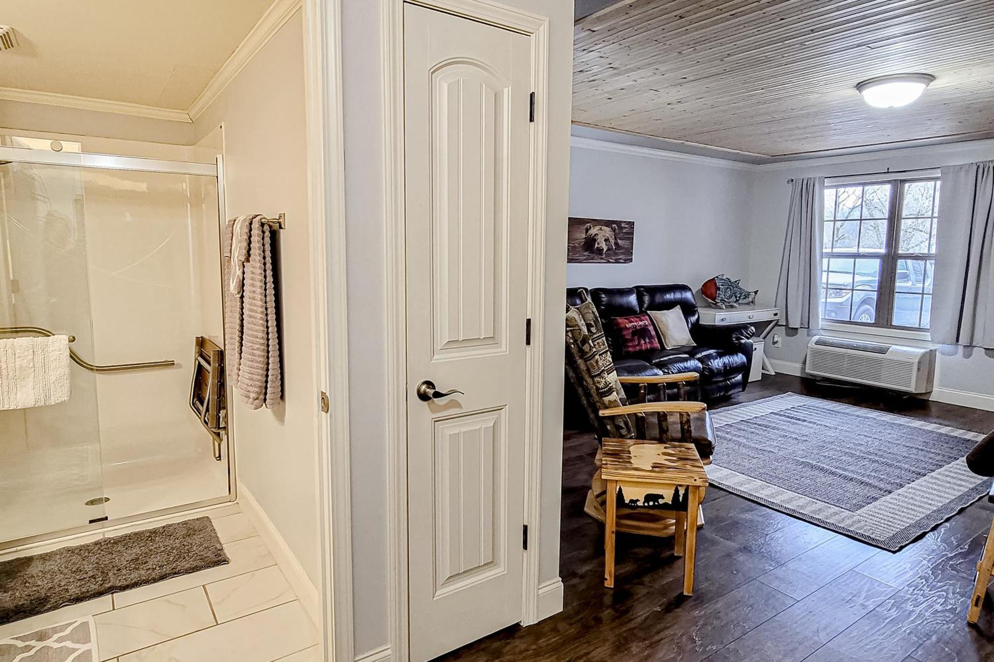 Little River Loft & Riverfront Gem Таунсенд Стая снимка
