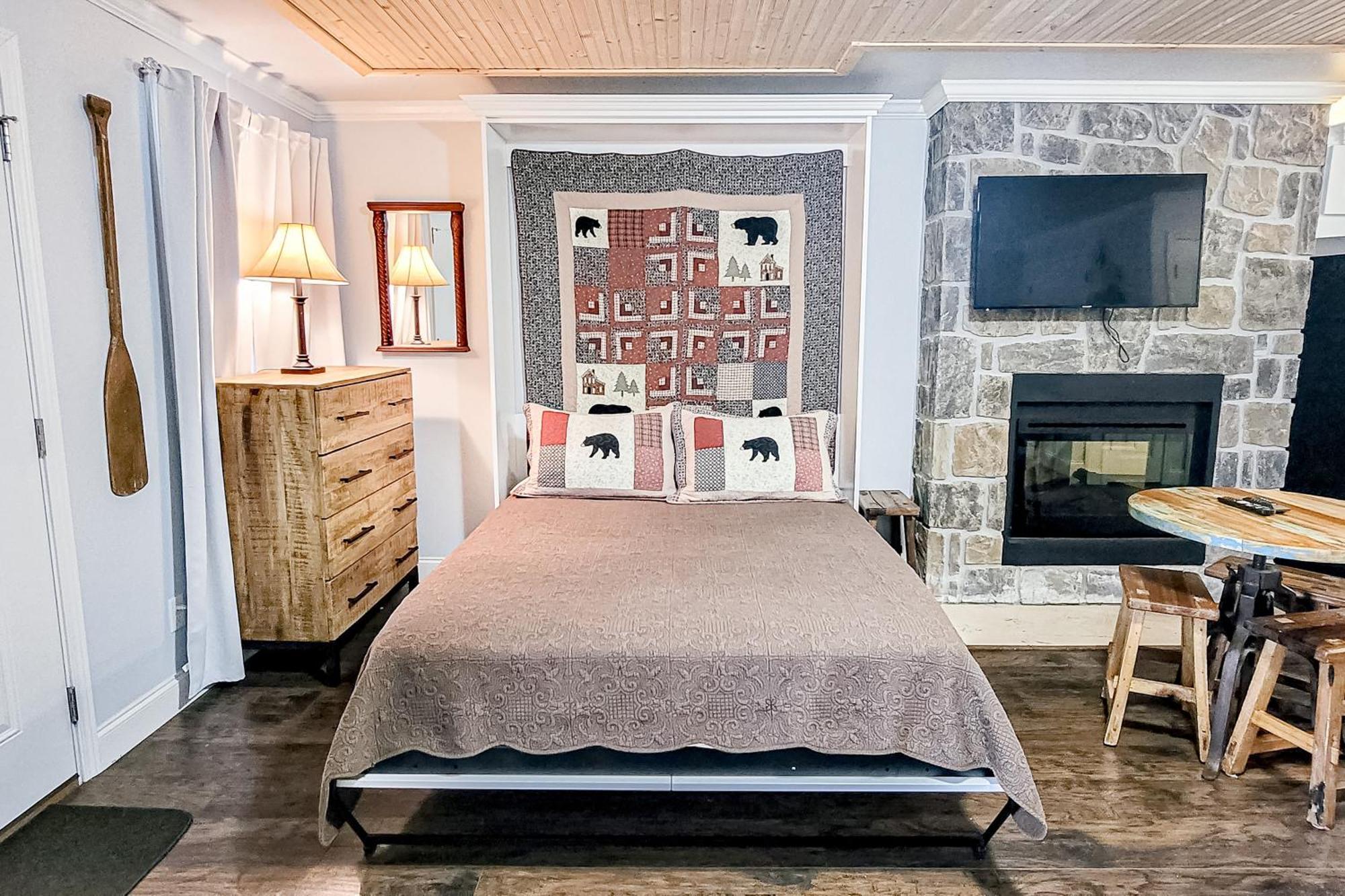 Little River Loft & Riverfront Gem Таунсенд Стая снимка