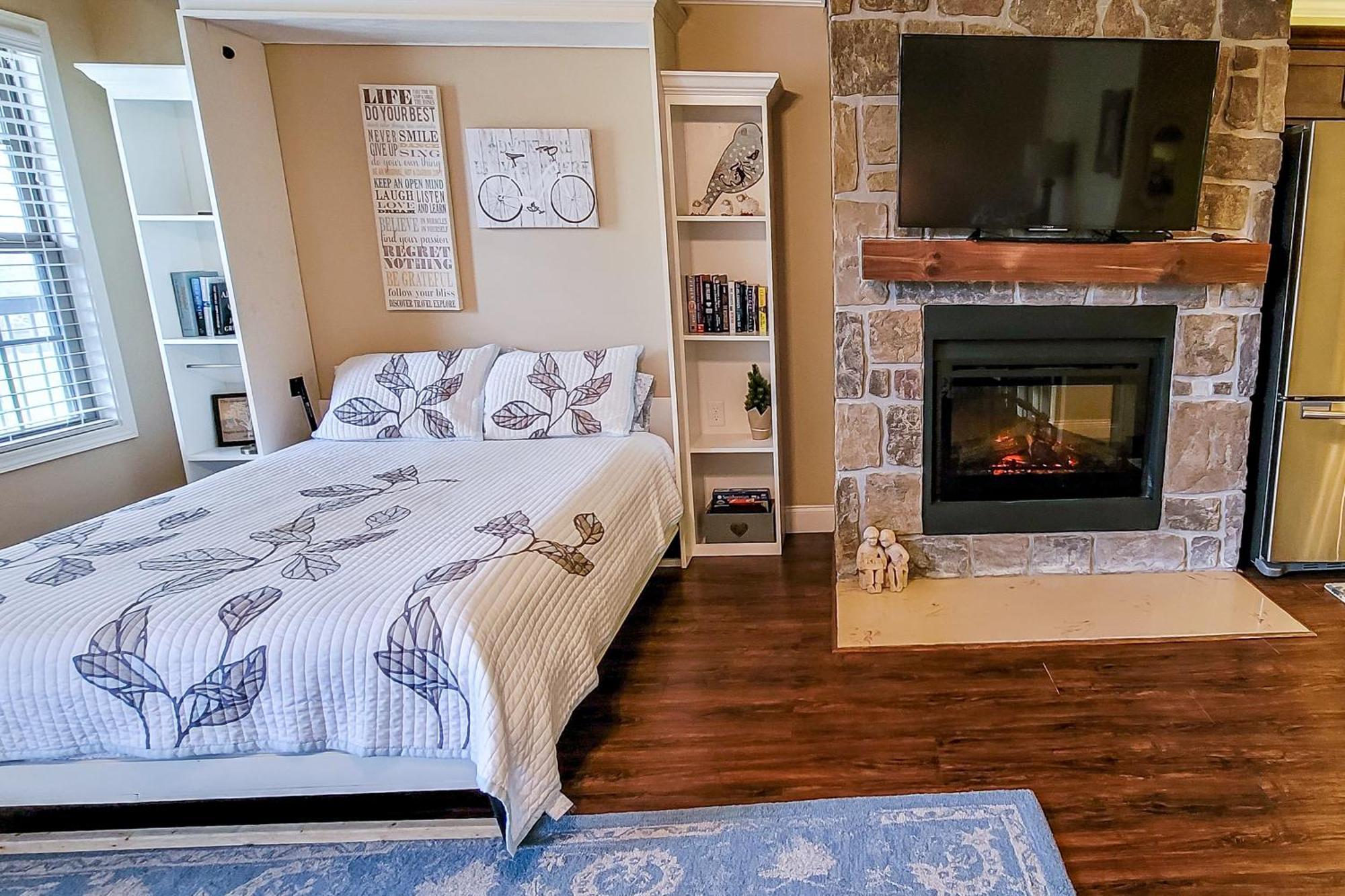 Little River Loft & Riverfront Gem Таунсенд Стая снимка