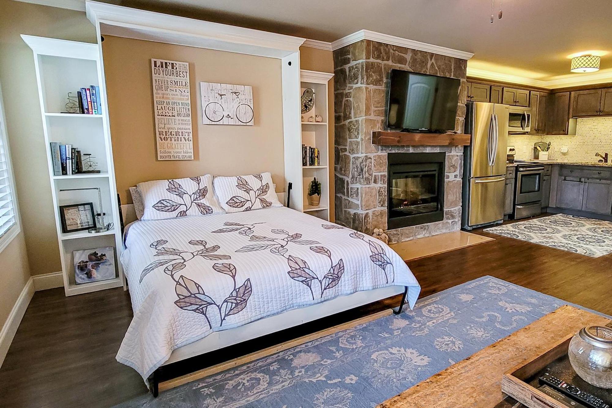 Little River Loft & Riverfront Gem Таунсенд Стая снимка