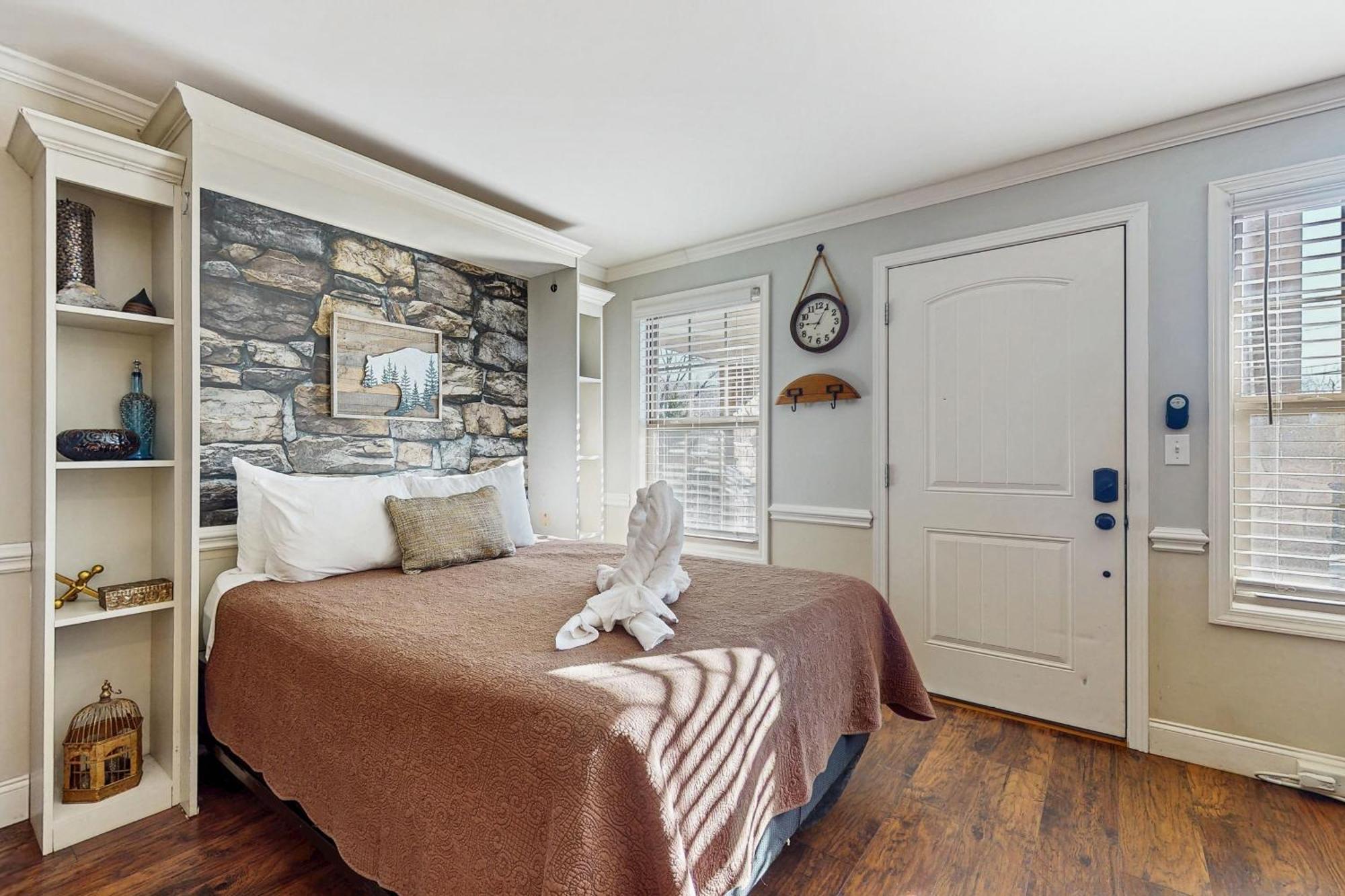 Little River Loft & Riverfront Gem Таунсенд Екстериор снимка